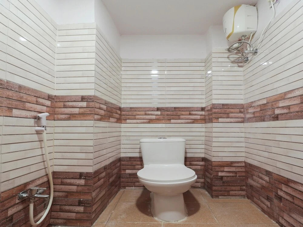Sujatha Nirmala Convent Road by OYO Rooms