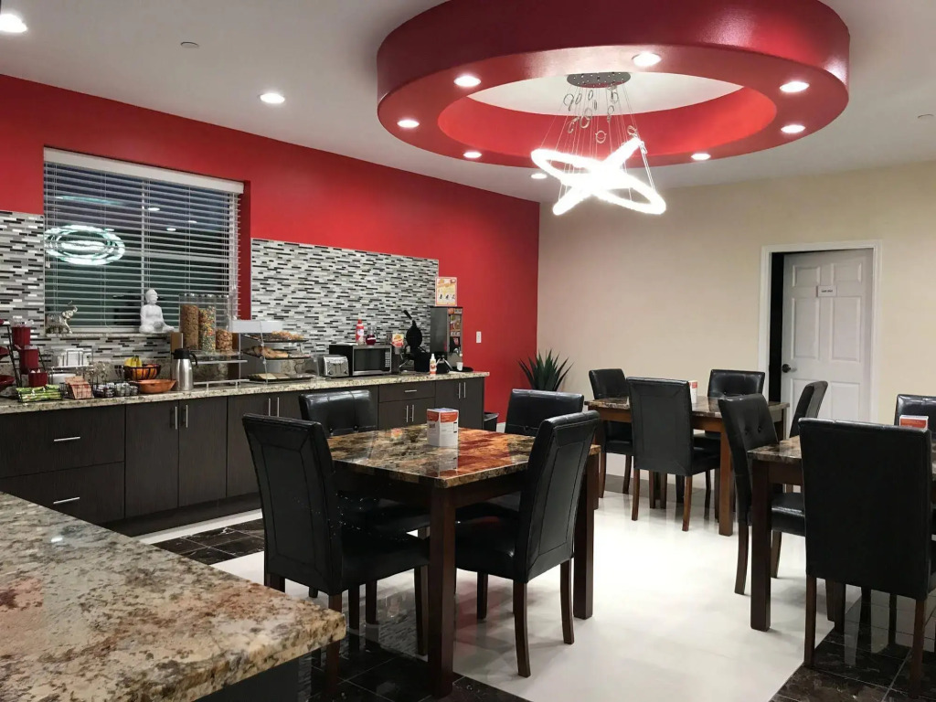 Econo Lodge Inn & Suites Houston Willowbrook