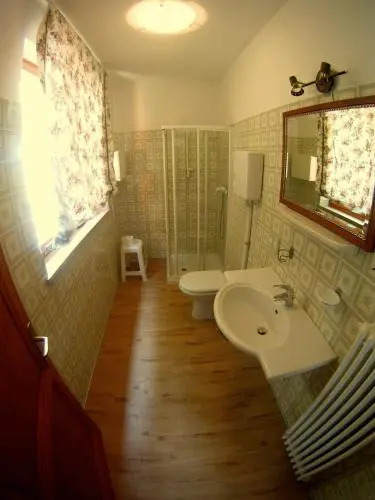 red house conditioned whit pool enchanting lake view