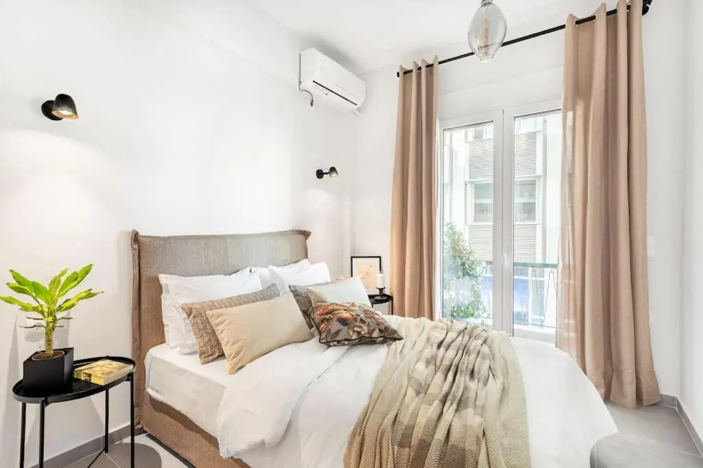 Stylish, 3-brdm Family Apartment near Acropolis!