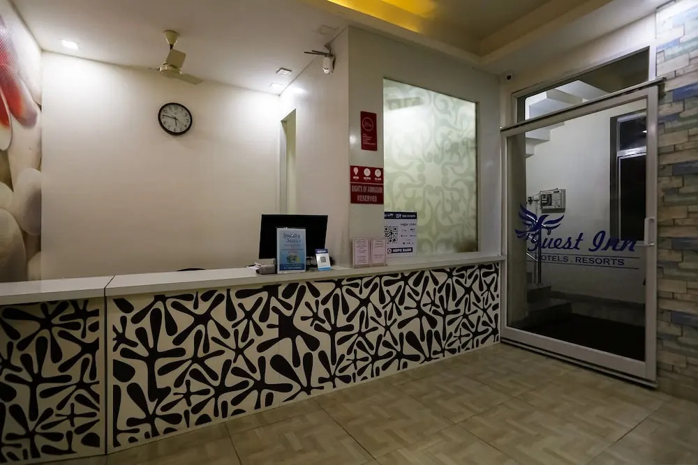OYO 10271 Hotel Guest INN