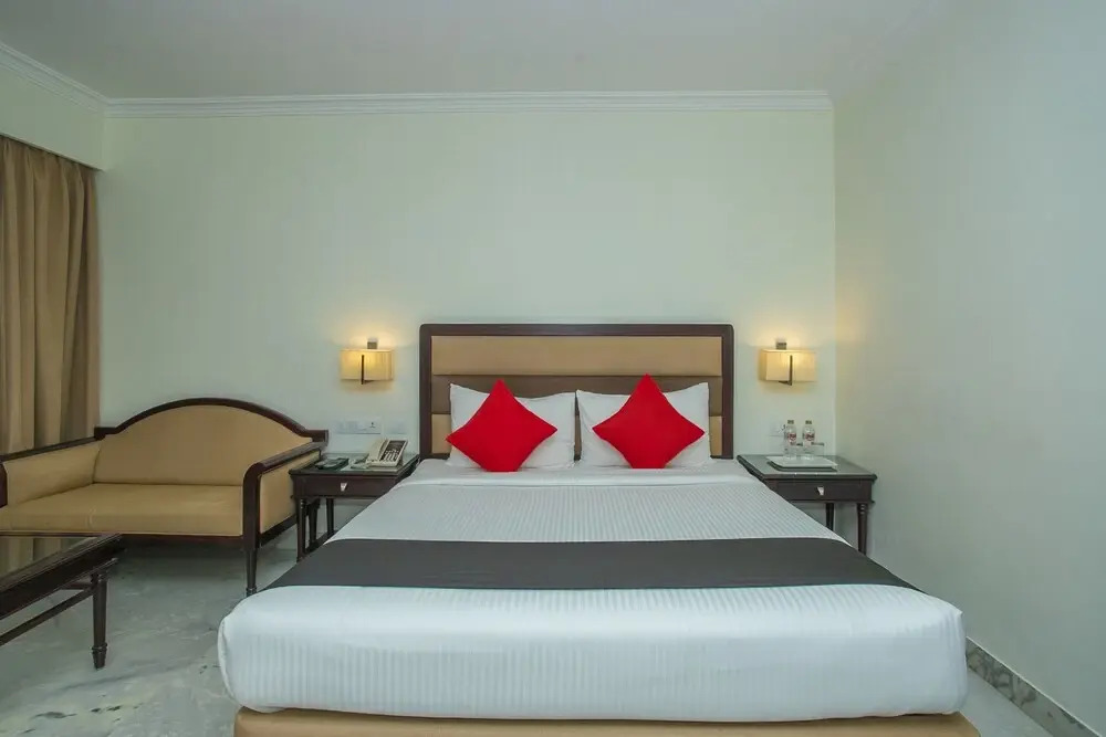 Capital O 536 The Rialto Hotel