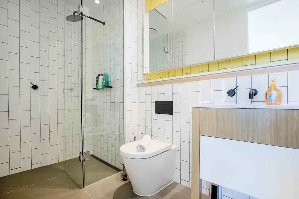 87 Docklands 2BD 2BTH Waterside with Carpark