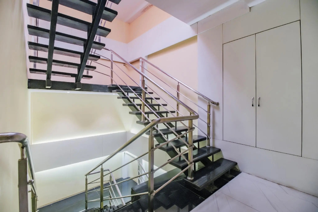 OYO 79617 Hotel Ahlan International