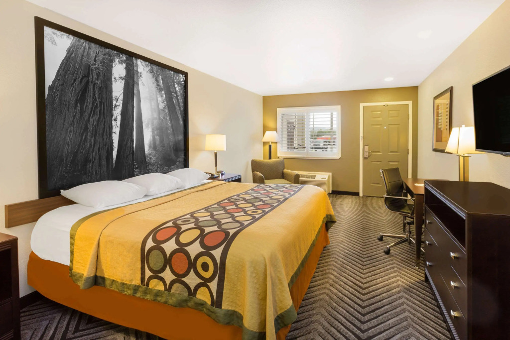 Super 8 by Wyndham Fortuna