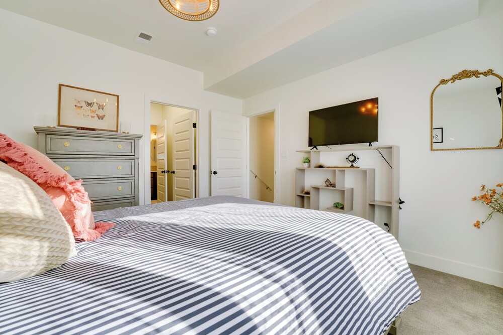 Walk to Main Street! Sleek Grand Junction Stay
