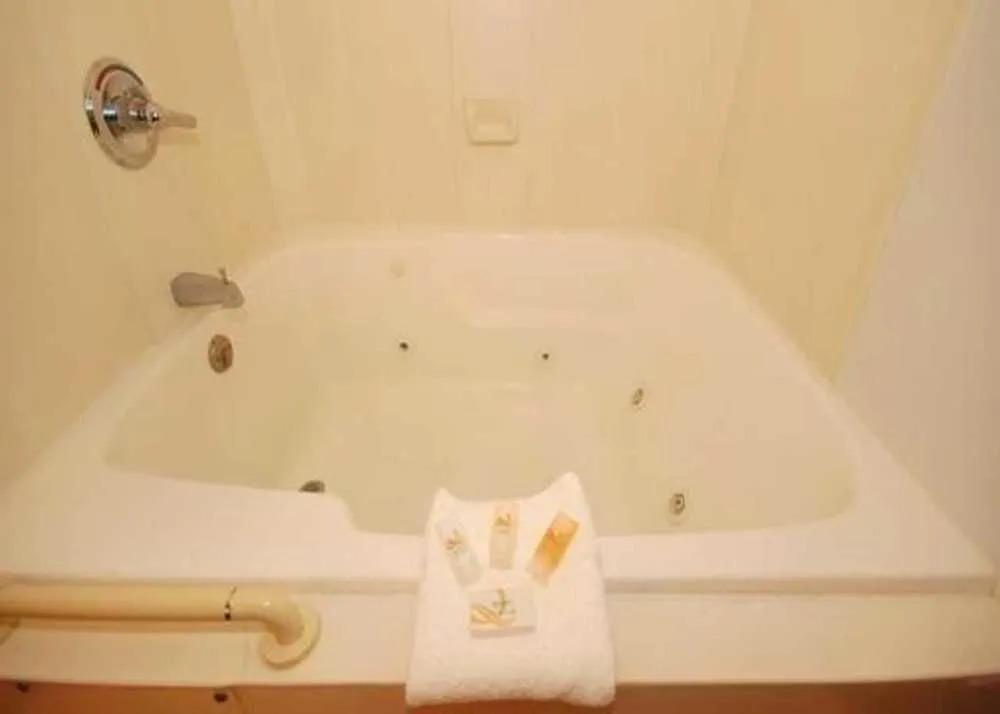 Quality Inn & Suites Waterloo-Ia (us)