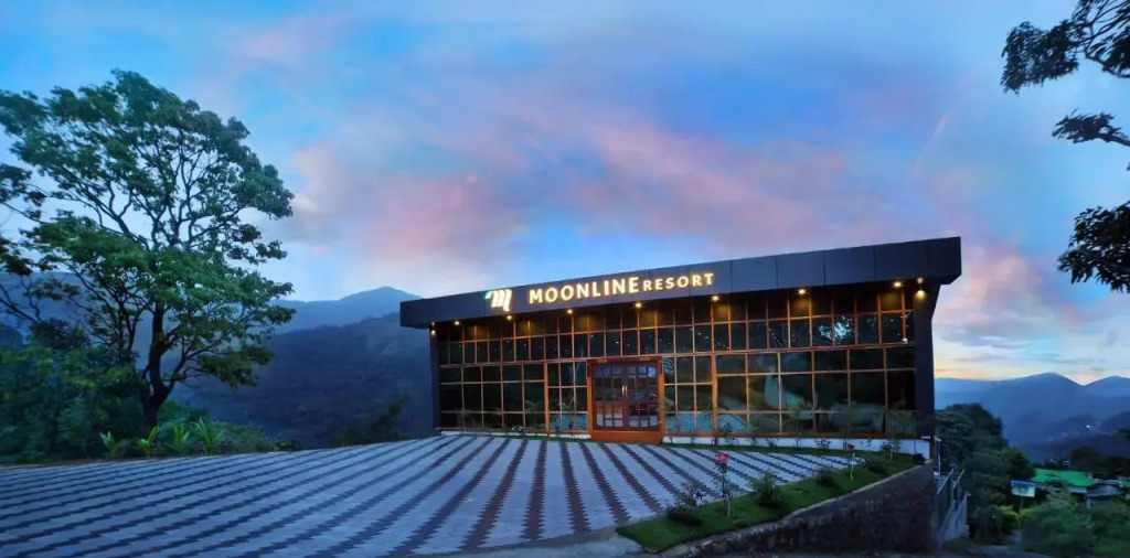 Moonline Resort