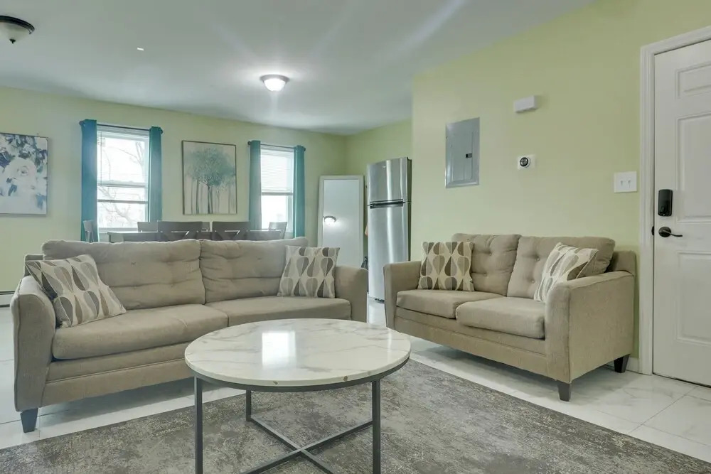 Explore Nyc, Parks & Beaches! Top-floor Apt