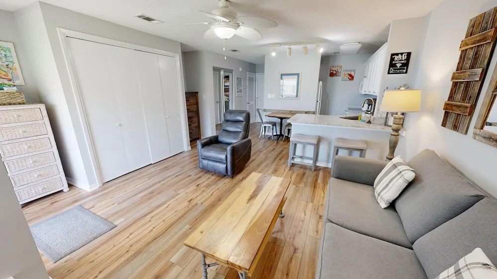 Sandpiper Cove 8236 Studio Bedroom Condo by RedAwning