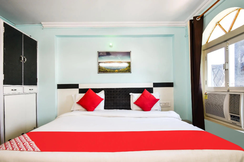 Hotel Mahesh by OYO Rooms