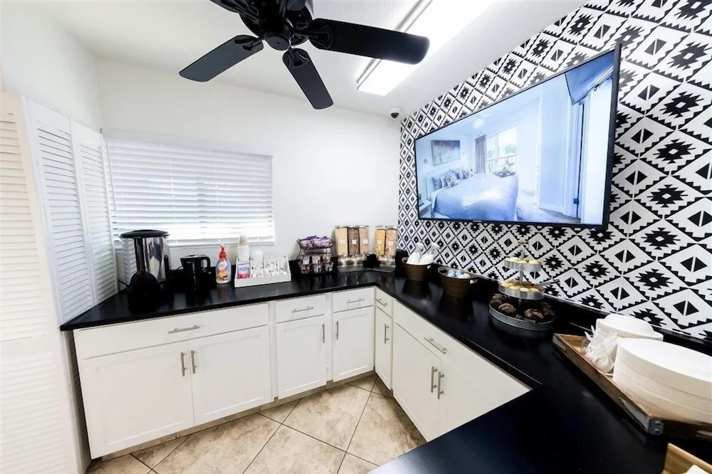 116 Fully Furnished 1BR Suite-Prime Location! by RedAwning