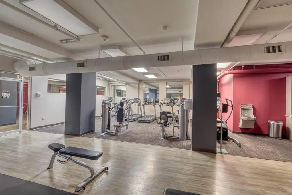 1BR Luxury Studio Historic Building, Parking, Rooftop Deck & Gym