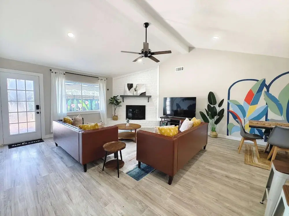 Sageview Cottage 4 BDR w/ Pool, Pet Friendly!
