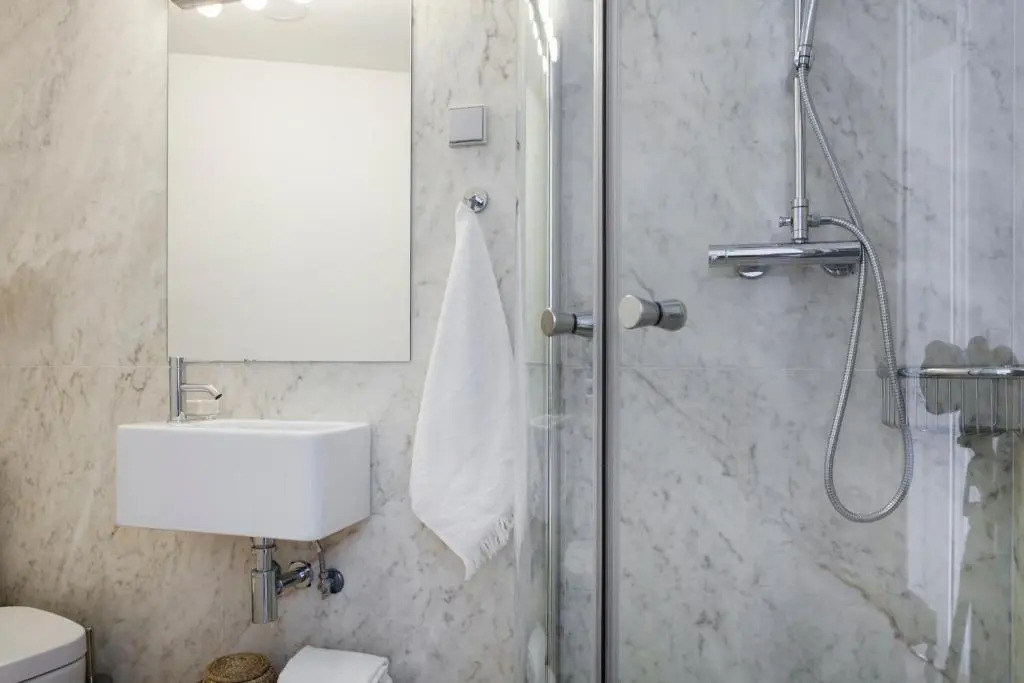 Alfama Sophisticate Flat With Balconies 2Bedrs 2Baths & AC in 19th Century Building Historic Center