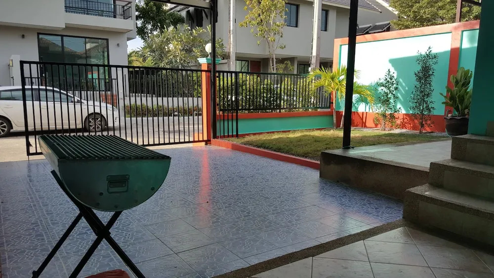 Baanpak Soi 102