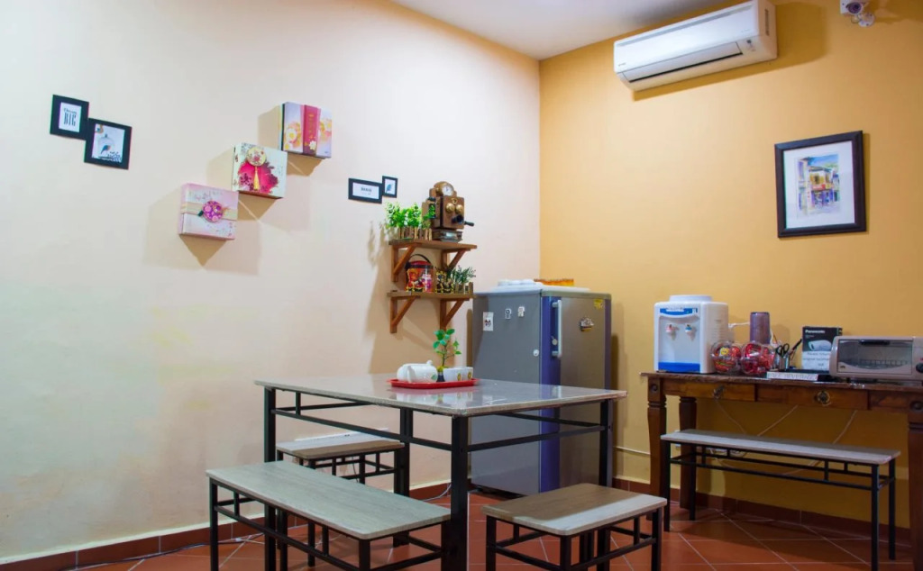 1511 Guest House