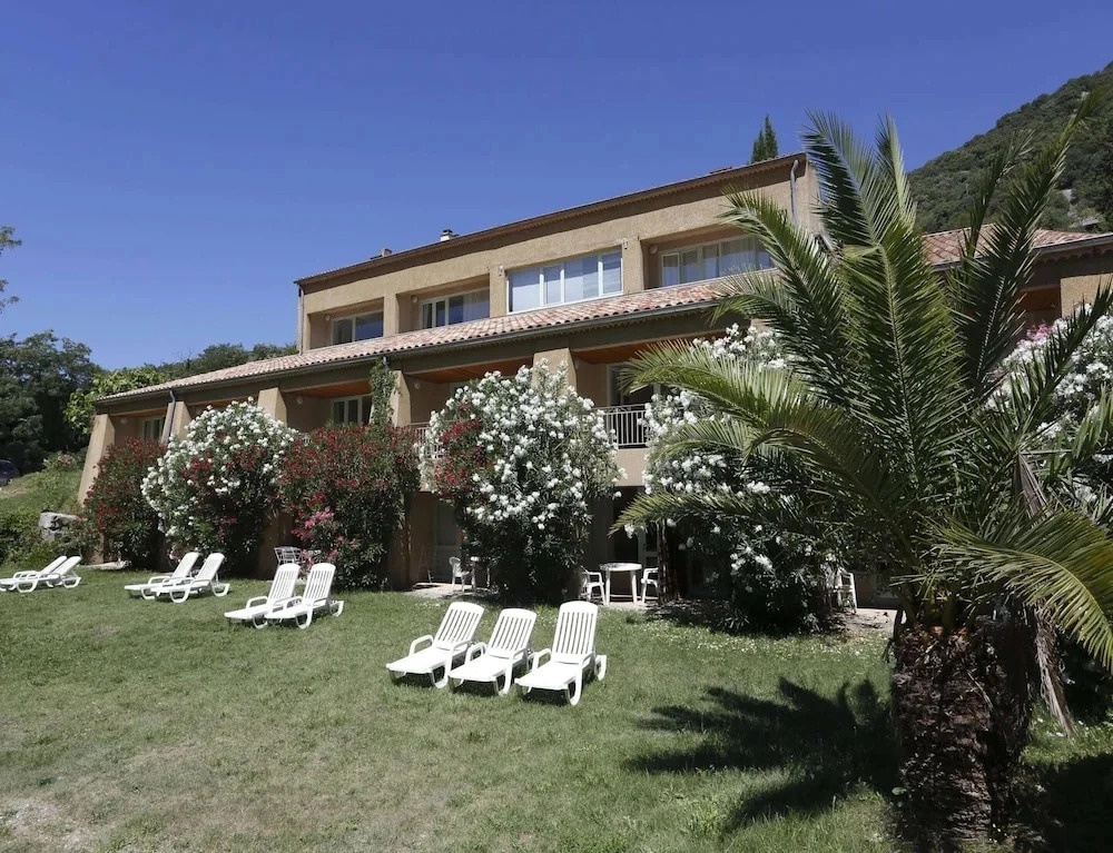 2-person Studio Near Pont Darc