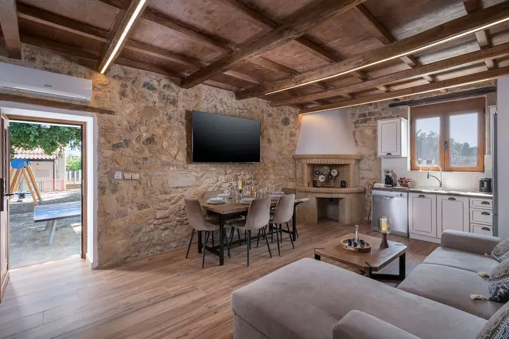 Stella s Traditional House Near the City