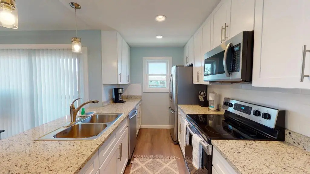AH-H229 Newly Remodeled Second Floor Condo, Overlooking PoolHot Tub