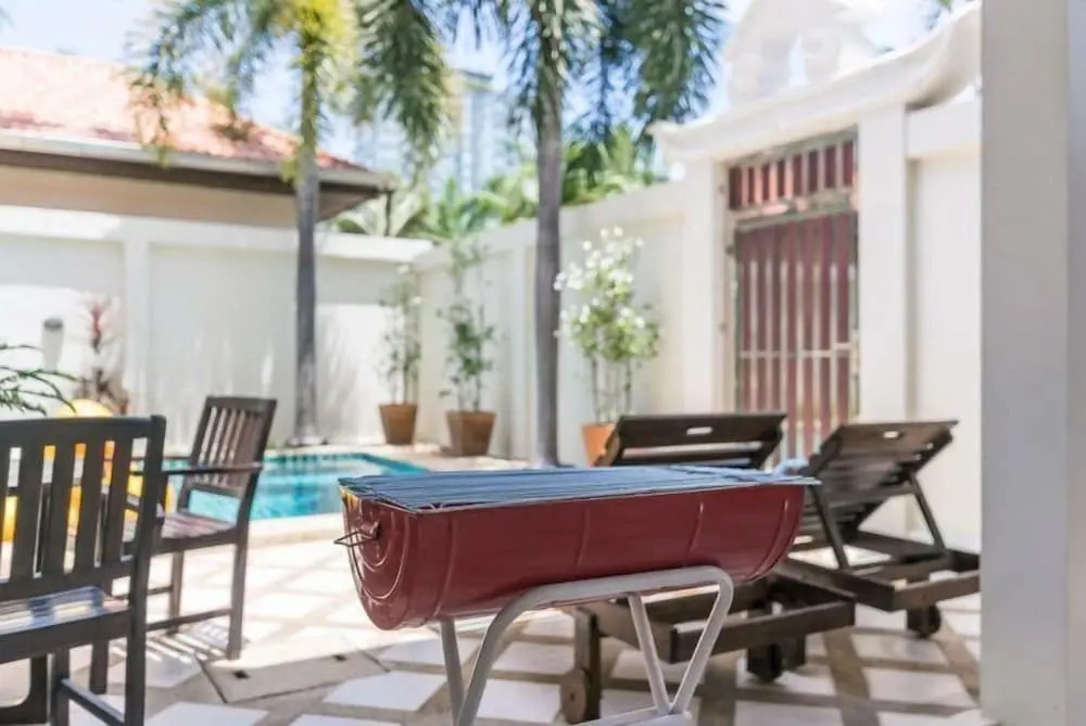 AnB poolvilla 2BR with private beach in pratamnak