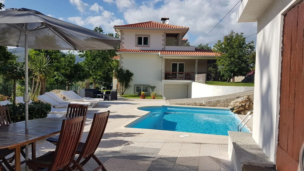 Beautiful detached villa with private pool, Fibre Wi-fi, garden, games room & BBQ