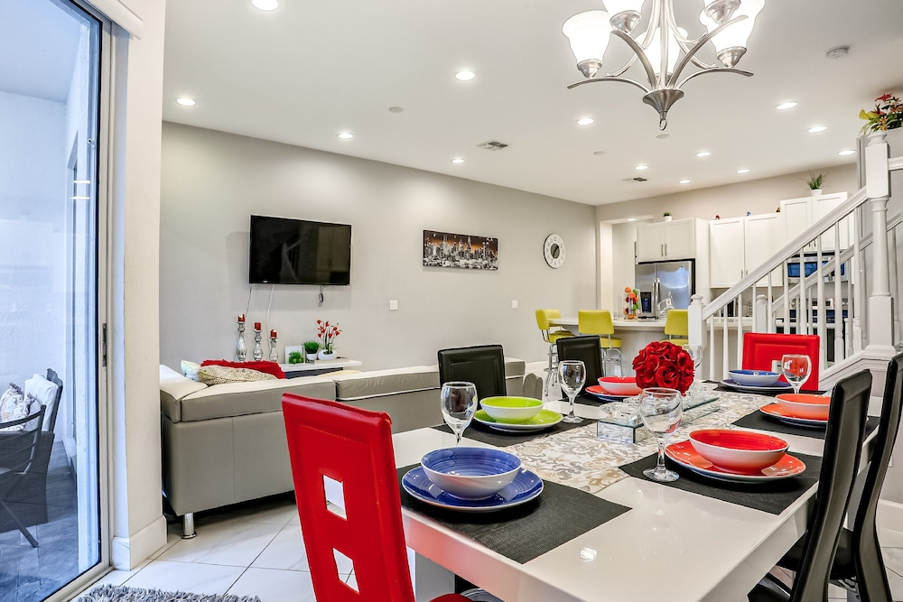 Family-friendly Home With Private Pool, Wifi, Central AC, & Private Washer/dryer