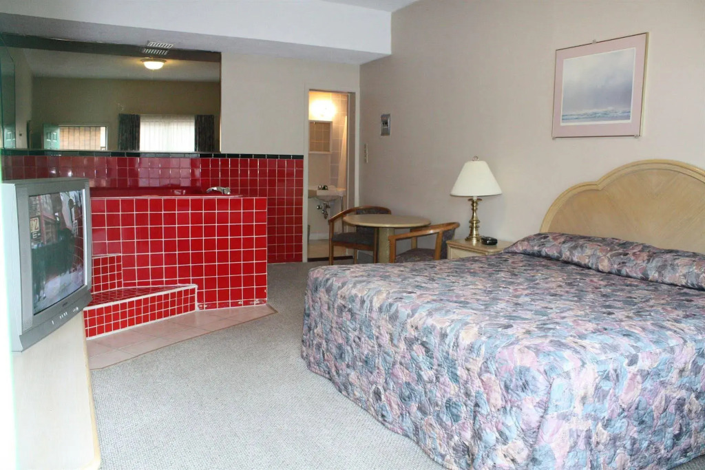 Tropicana Inn