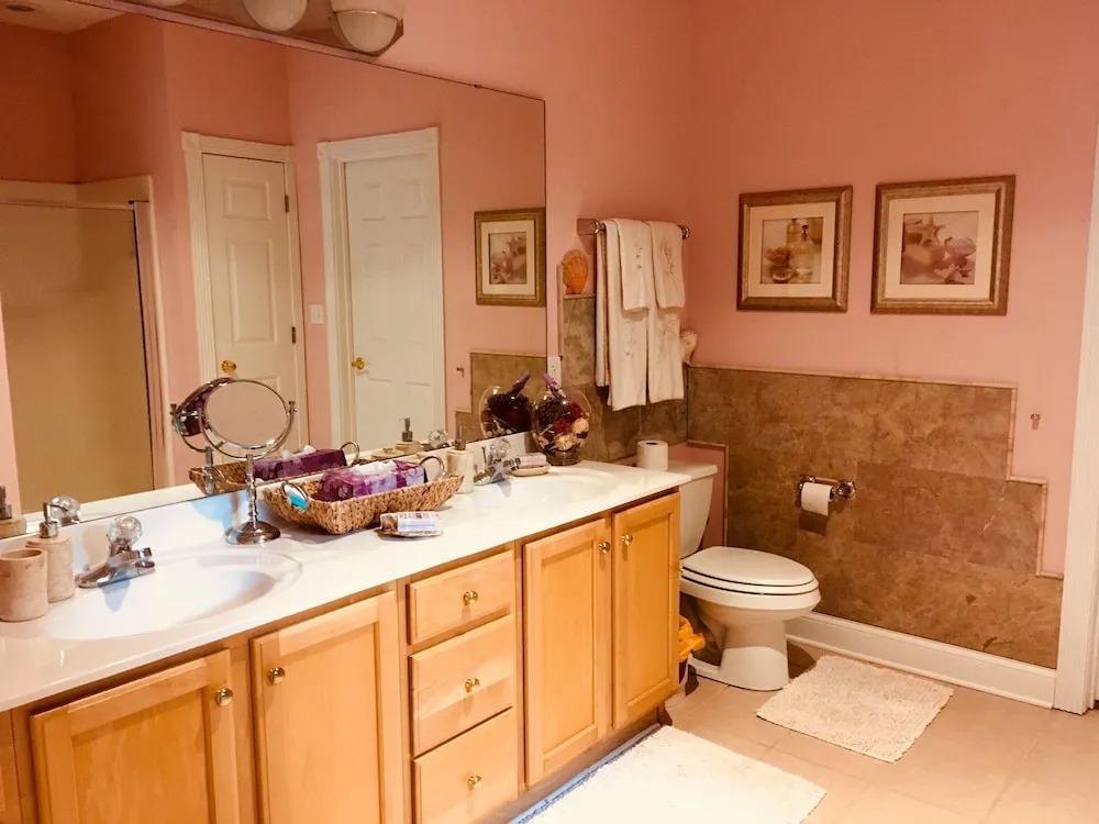 Luxury 3 BR home 1 Block from the Beach