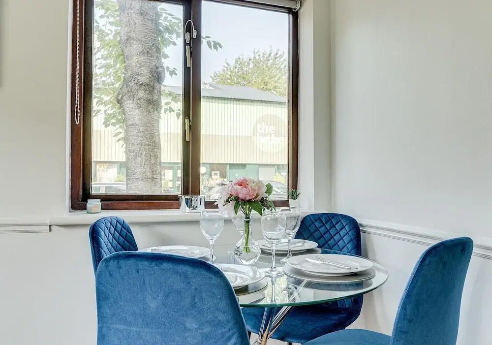 Canadawater-2bedroom-1bathroom-wifi-free Parking