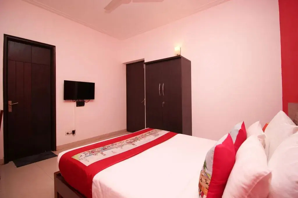 OYO Flagship 591 Safdarjung Enclave