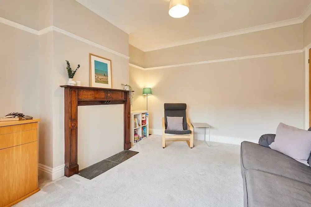 Host Stay Bristol Avenue