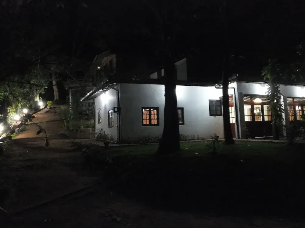 Welikande Hotel and Trekking Center