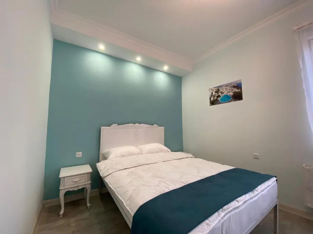 Santorini Hotel & Hostel