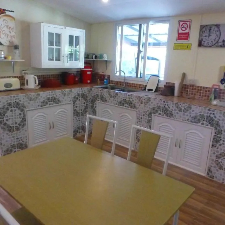 1 Double bedroom apartment with Pool and extensive Kitchen diningroom