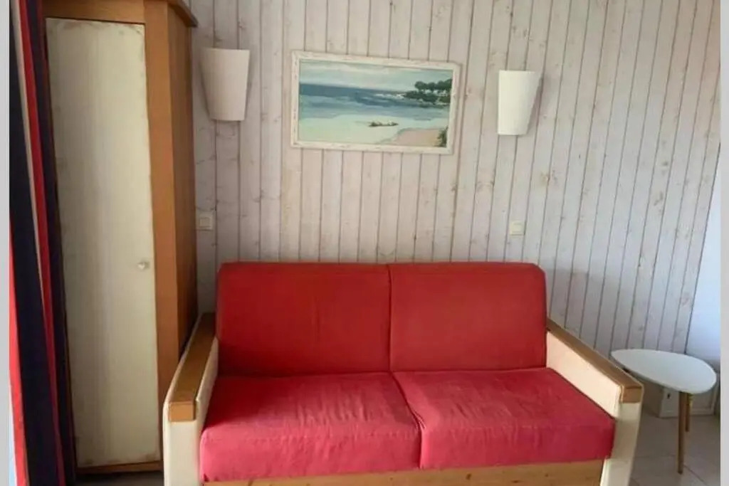 Studio Lumineux Idealement Situe (Golf Et Plage).