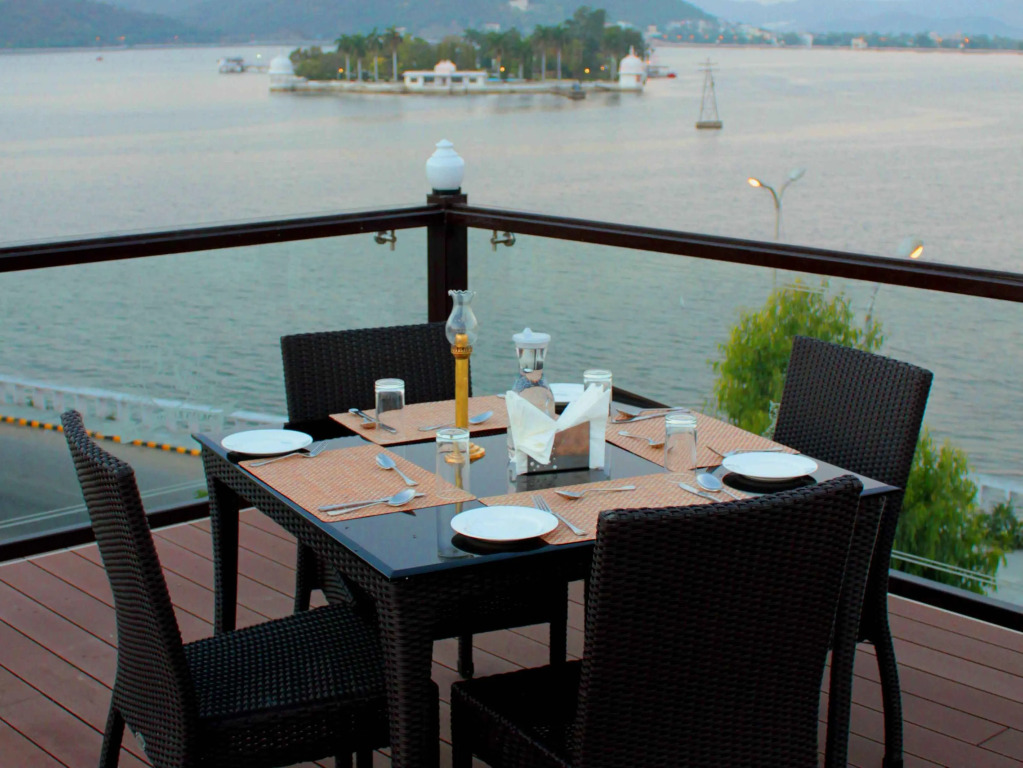 Panna Vilas - A Lake Facing Boutique Hotel