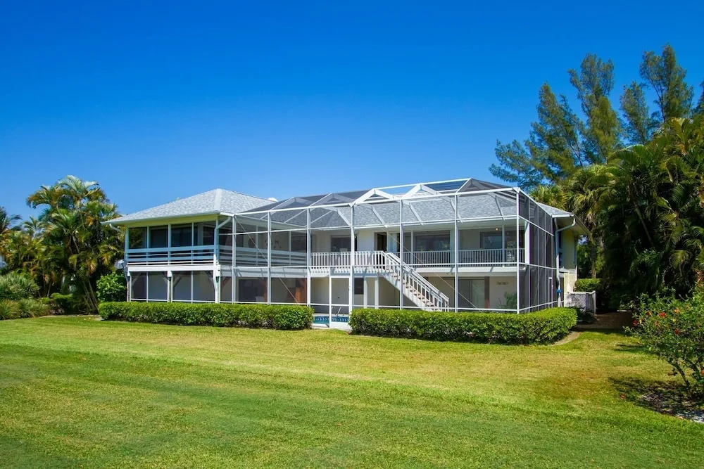 Sandcastle - Pool Home In The Dunes With Lake View! 3 Bedroom Home