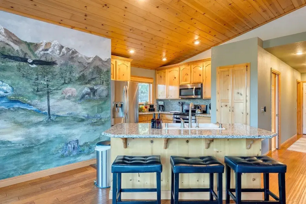 Golden Summit by Avantstay Stunning Secluded Cabin w/ Access to Tahoe Donner