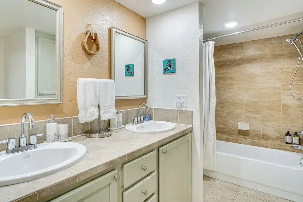 3 Mi to Sabino Canyon: Condo w/ Resort Perks!