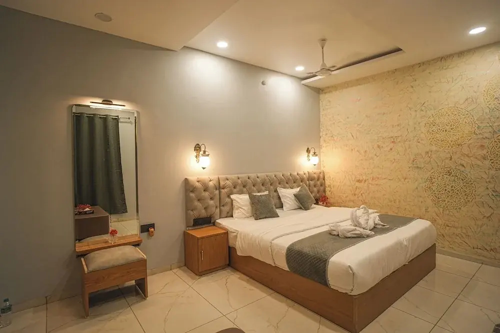 Hotel Bhopal Inn by Ten On Ten Stays