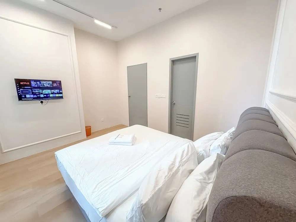 The Suite by Manhattan Group