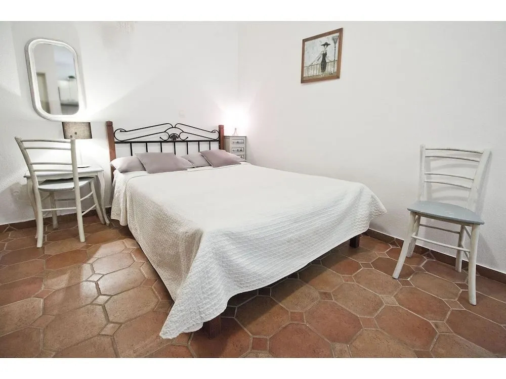 Calm & Relax with private PARKING