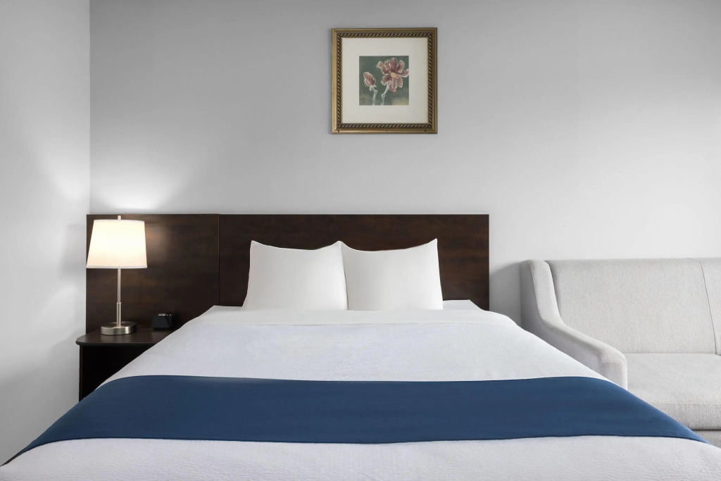 Travelodge by Wyndham Cochrane Ontario