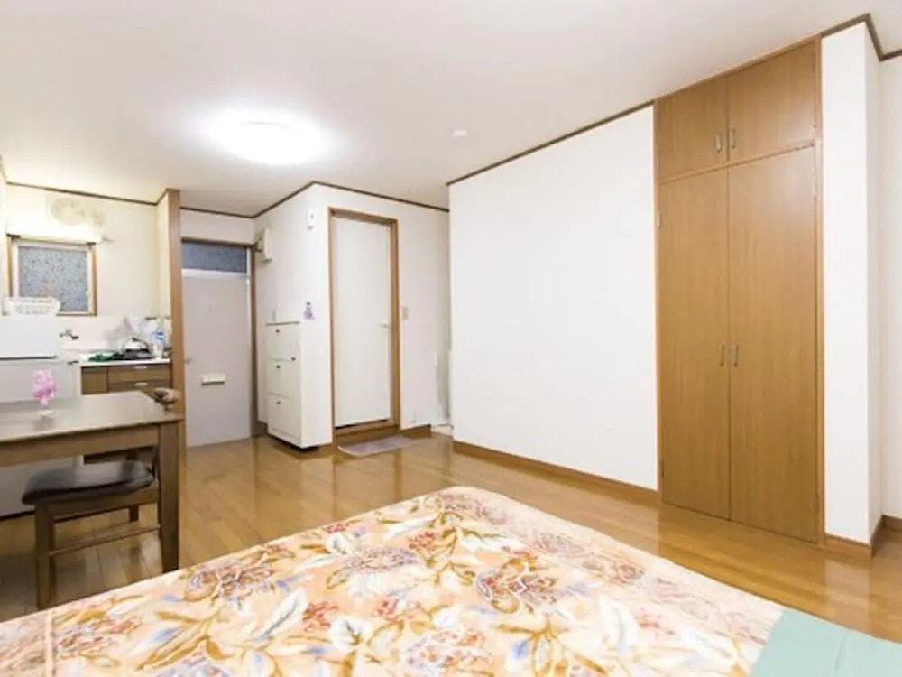 Centrally Located Deluxe Furnished.2