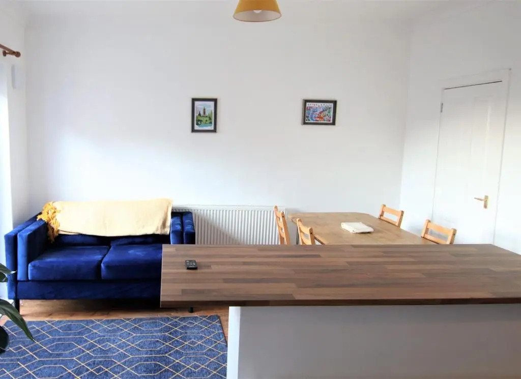 Contemporary Home in Friendly Easton