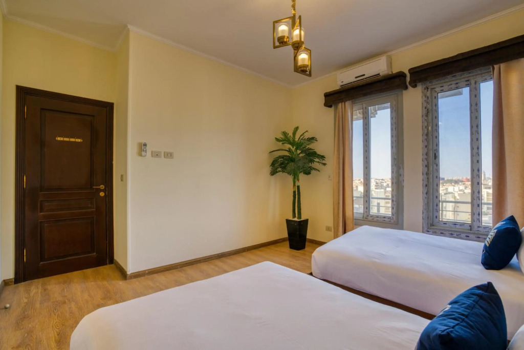 Luxurious 1 BR Apartment near Point 90 Mall✯