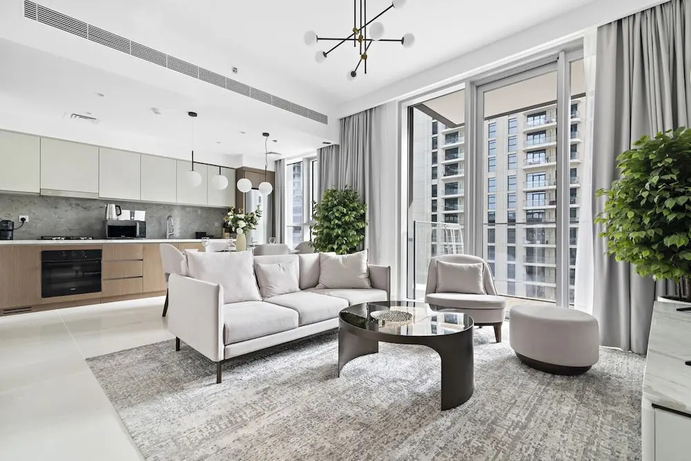 StoneTree - Luxurious 1 BR with Private Beach Access