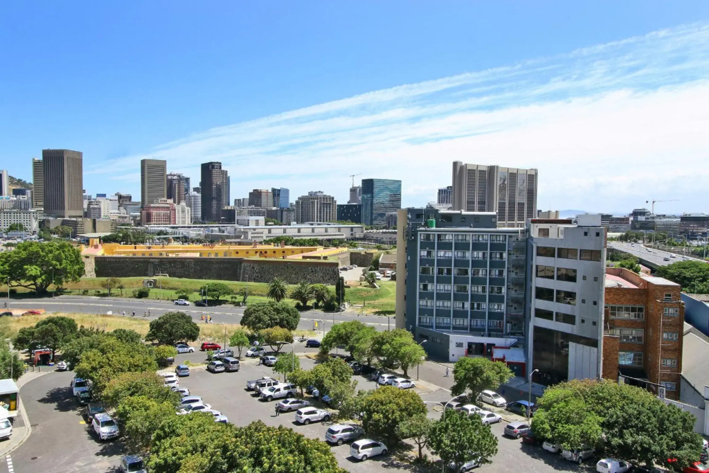 Luxury Family Apartment in Castle Rock with great views of Table Mountain