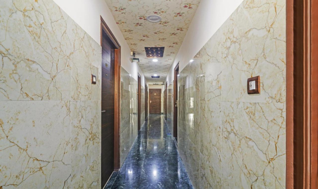 Itsy Hotels J A Royal Suites Manikonda